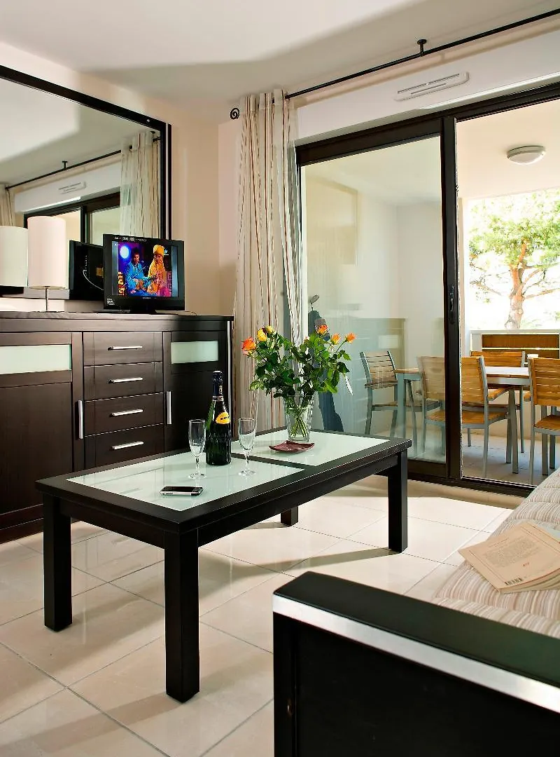 Vacanceole - Residence Carre Marine Mandelieu-la-Napoule France