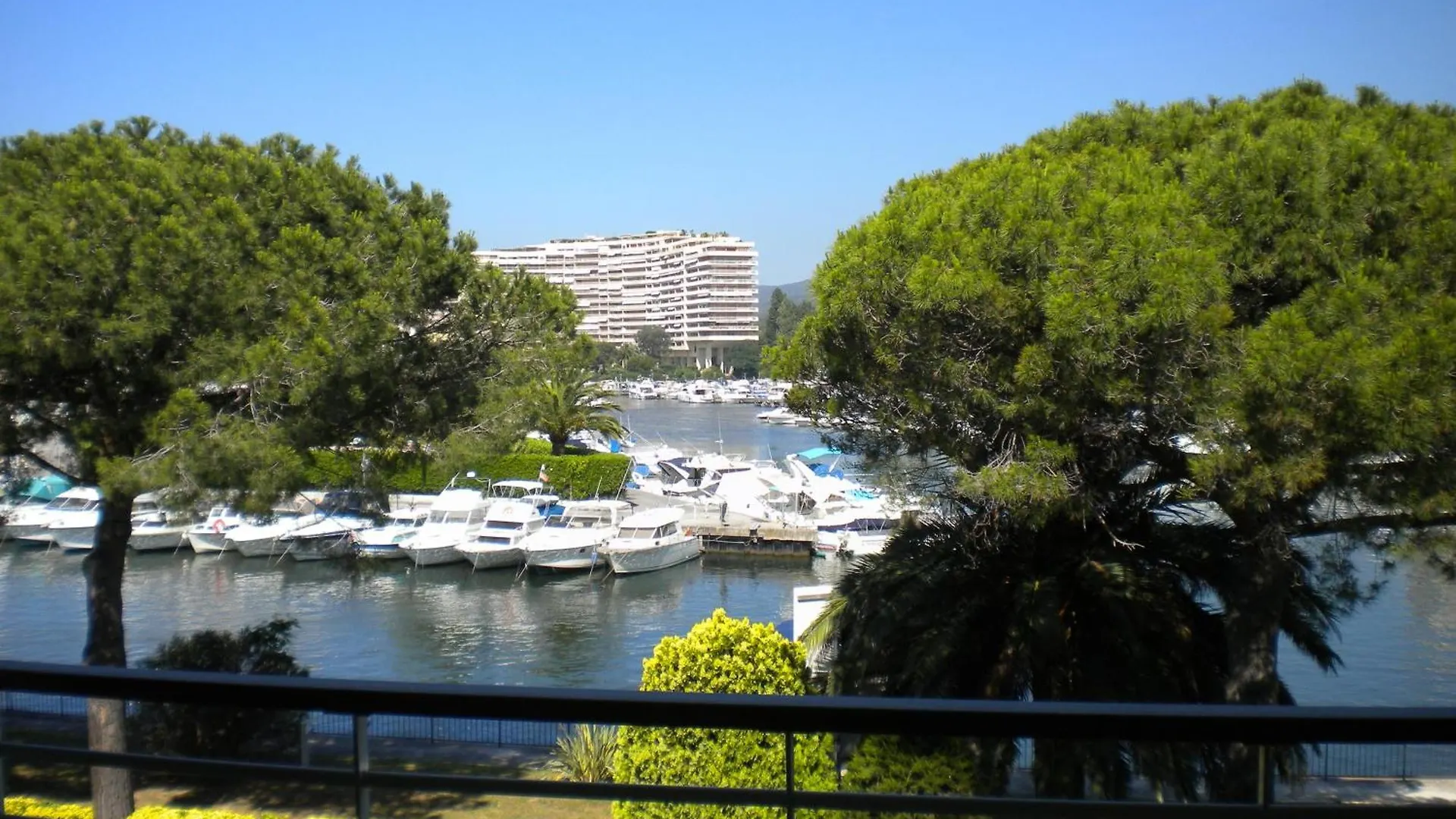 Vacancéole - Résidence Carré Marine Mandelieu 3*,