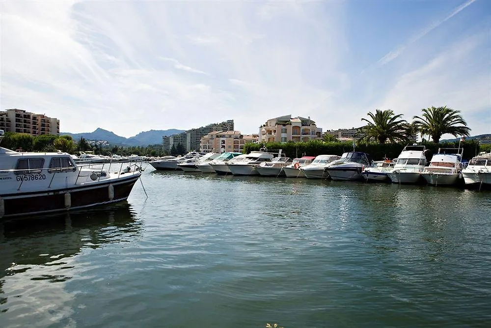Vacanceole - Residence Carre Marine Mandelieu-la-Napoule France